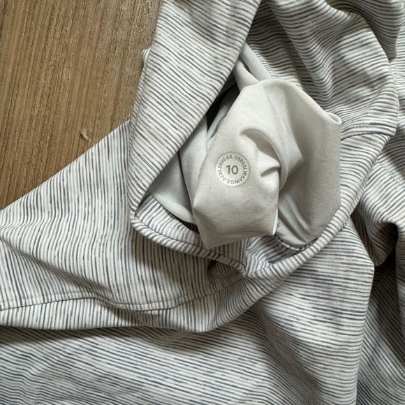 Lululemon On The Fly Crop 23" Women's Size 10 Wee Space Gray‎ - Picture 7 of 8